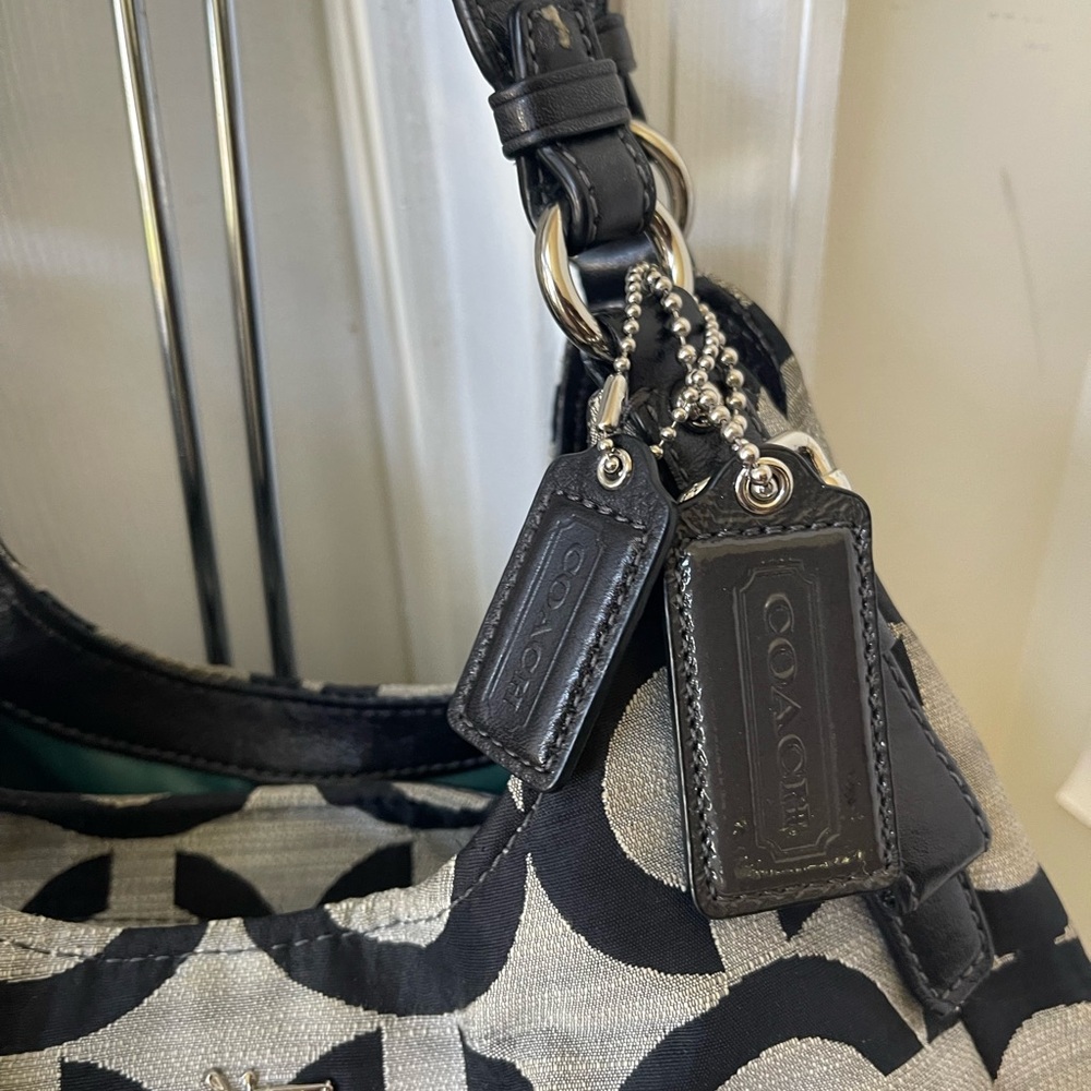 Coach Madison Maggie shoulder bag EUC - Picture 3 of 13